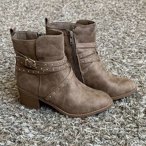 Girls Cute Brown Justice Size 5 Boots